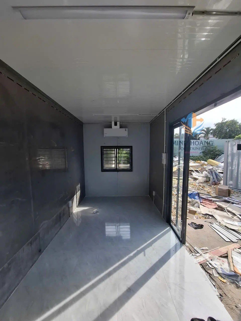 Container Văn Phòng 20 Feet Xám 3 Cửa Có Toilet Vỏ Lạnh